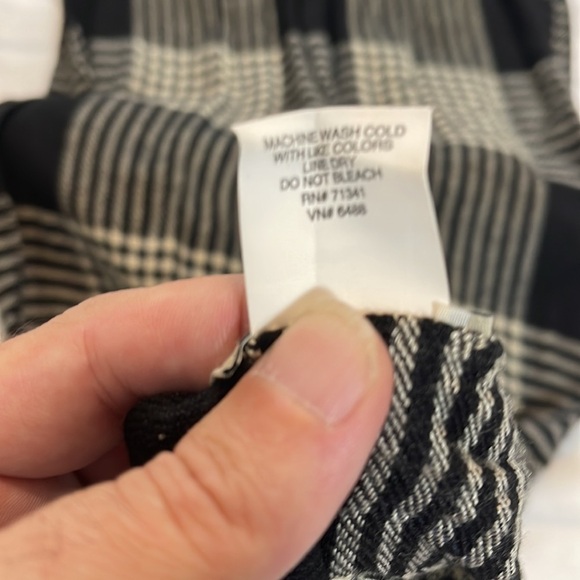 L.L. Bean women’s lightweight plaid scarf - Picture 3 of 4